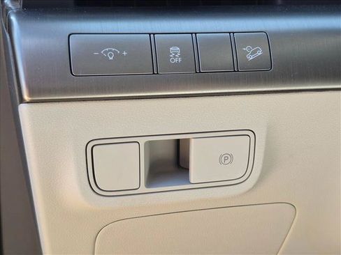 Used 2025 Hyundai Kona SEL FWD image 14