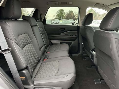 Used 2024 Nissan Pathfinder SV w/ Black Appearance Package image 11