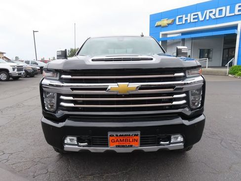 Used 2020 Chevrolet Silverado 2500 High Country w/ Technology Package AWD/4WD image 2