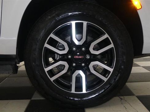 Used 2022 GMC Yukon XL AT4 image 39
