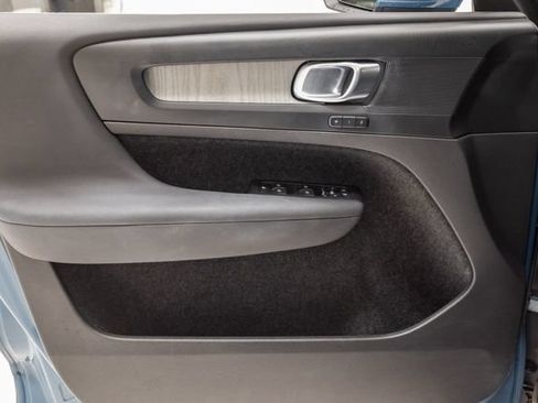 Used 2023 Volvo XC40 B5 Plus AWD/4WD image 8