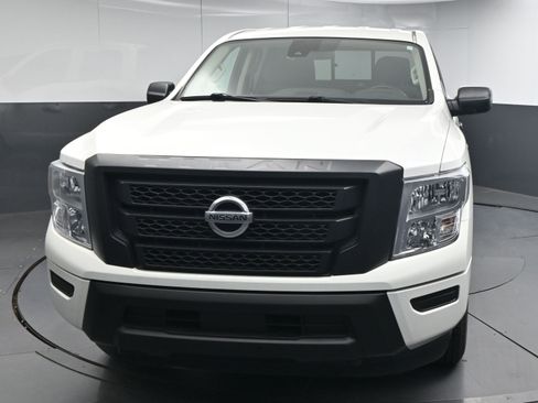 Used 2022 Nissan Titan S image 2