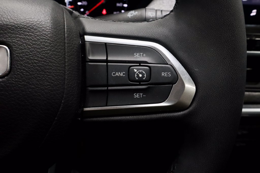 Used 2024 Jeep Compass Latitude w/ Sun and Sound Group AWD/4WD image 28