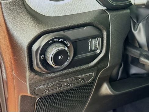 Used 2025 Jeep Wrangler Sport image 13