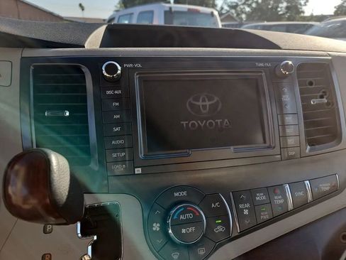 Used 2011 Toyota Sienna XLE image 57