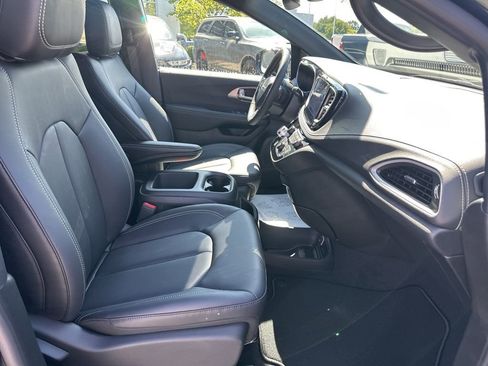 New 2026 Chrysler Pacifica Select image 57