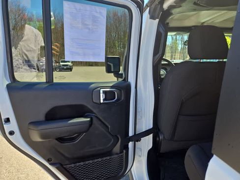 Used 2023 Jeep Wrangler Unlimited AWD/4WD image 33