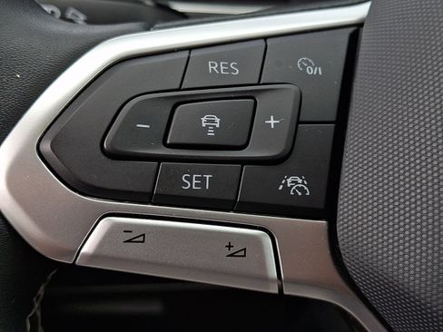 Used 2022 Volkswagen Tiguan SE image 22