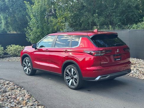 New 2025 Mitsubishi Outlander SE image 3