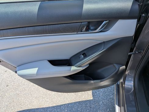 Used 2018 Honda Accord EX-L image 26