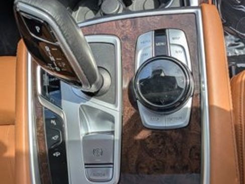 Certified 2022 BMW 750i xDrive w/ Executive Package AWD/4WD image 13