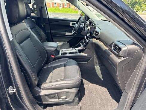 Used 2024 Ford Explorer Limited w/ Equipment Group 301A AWD/4WD image 12