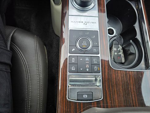 Used 2016 Land Rover Range Rover HSE image 24