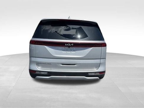 Used 2022 Kia Carnival LX FWD image 7