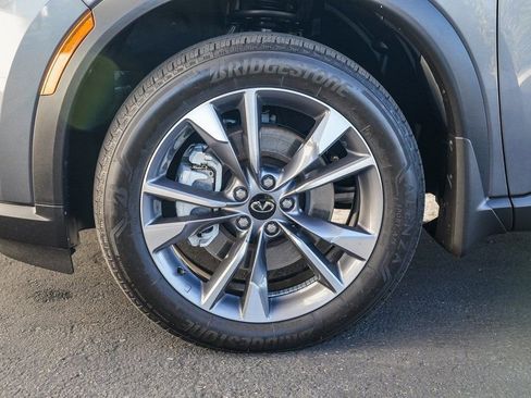 Certified 2024 INFINITI QX60 Luxe image 9