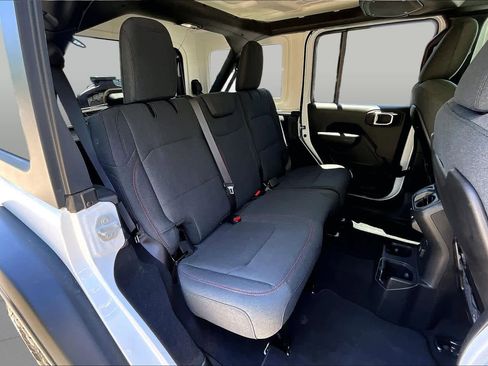 Used 2026 Jeep Wrangler Unlimited Rubicon AWD/4WD image 21