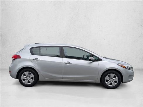Used 2017 Kia Forte LX FWD image 4