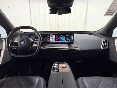 Used 2023 BMW iX xDrive50 w/ Ultimate Package 2 AWD/4WD image 8