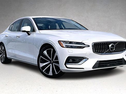 Certified 2023 Volvo S60 B5 Ultimate image 3