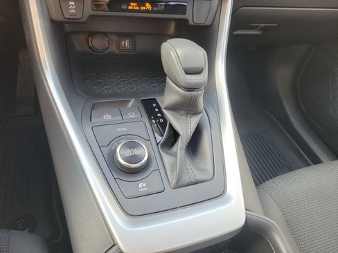 Certified 2023 Toyota RAV4 LE AWD/4WD image 19