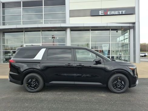 New 2026 Kia Carnival FWD image 2