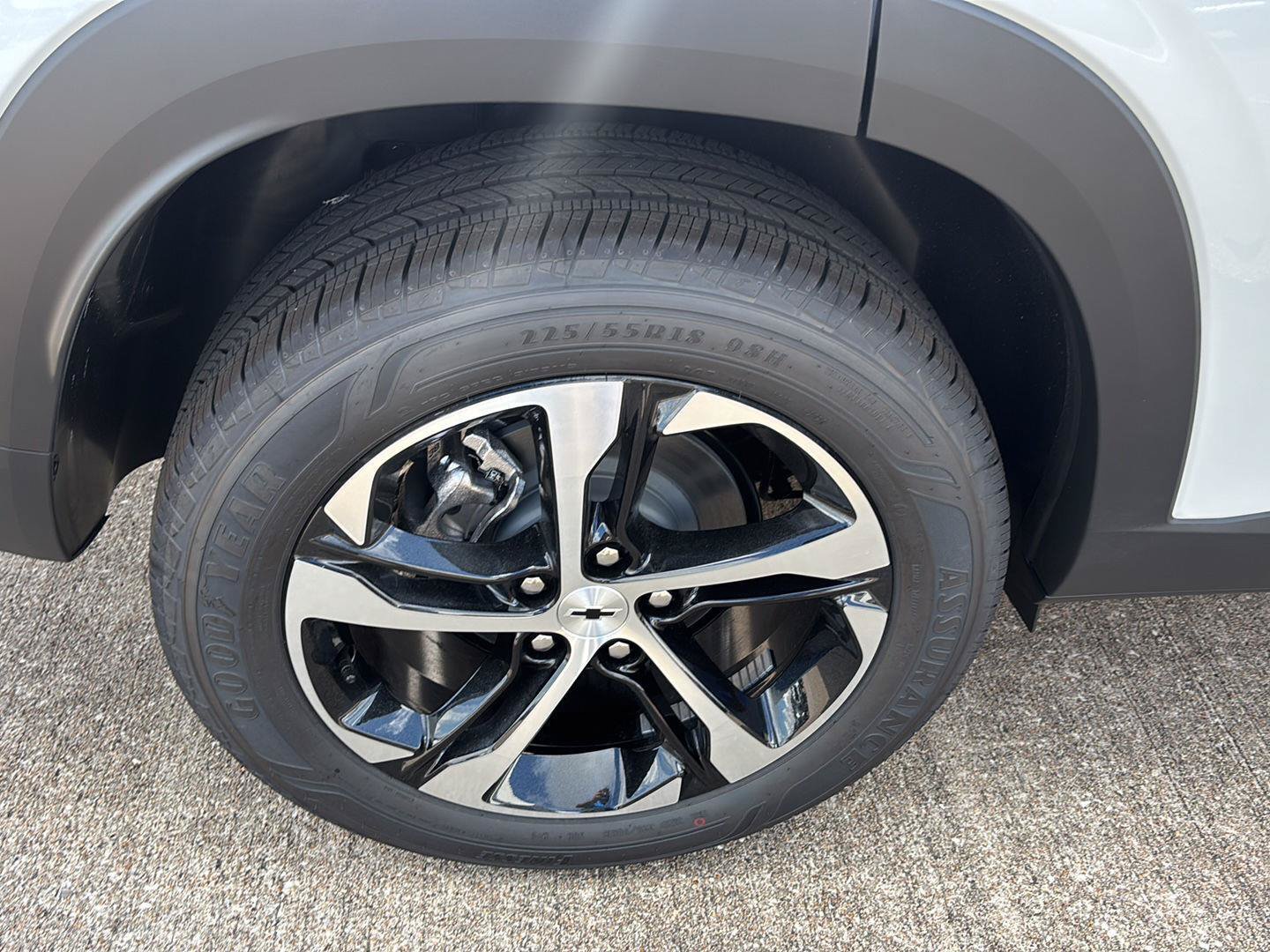 New 2026 Chevrolet Trax RS w/ Sunroof Package FWD image 10