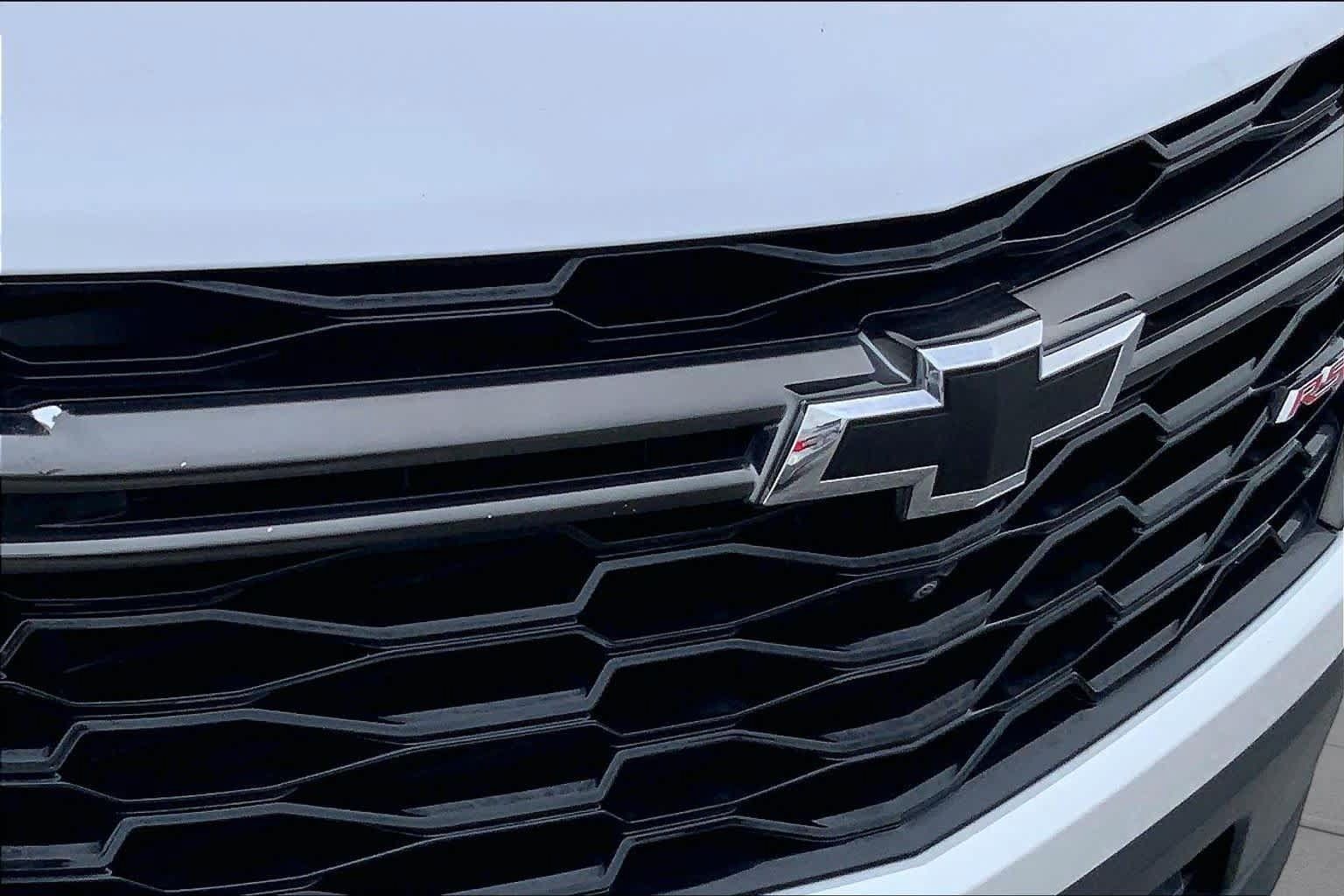 Used 2023 Chevrolet Traverse RS FWD image 29
