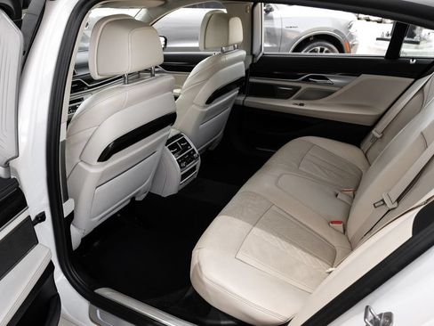 Used 2020 BMW 740i w/ Premium Package RWD image 48