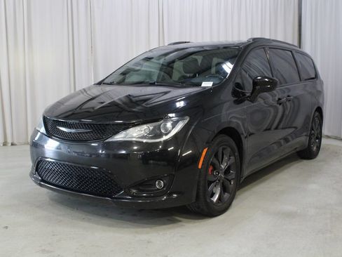 Used 2019 Chrysler Pacifica Touring-L Plus w/ S Appearance Package FWD image 35