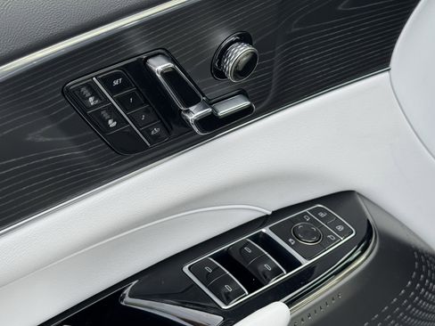 Used 2024 Cadillac Lyriq Luxury AWD/4WD image 14
