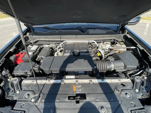 Used 2024 Chevrolet Colorado Trail Boss AWD/4WD image 5