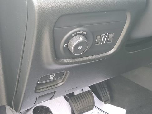 Used 2024 Jeep Grand Cherokee Limited w/ Luxury Tech Group II AWD/4WD image 9