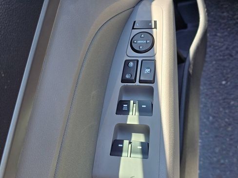Used 2017 Hyundai Elantra SE FWD image 14