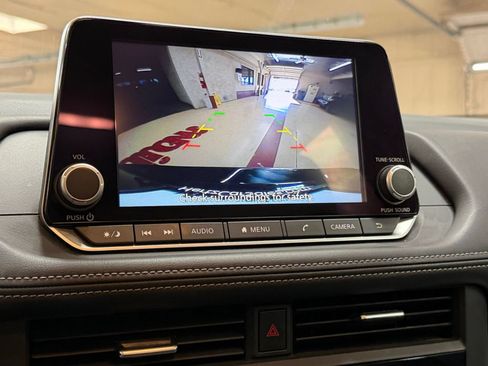 Used 2025 Nissan Rogue SV FWD image 25