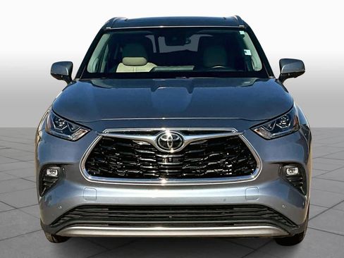 Used 2023 Toyota Highlander Platinum image 4