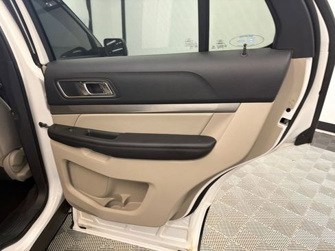Used 2018 Ford Explorer XLT FWD image 17