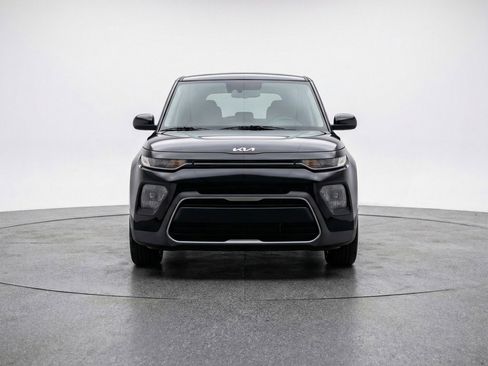 Used 2025 Kia Soul LX w/ LX Technology Package image 2