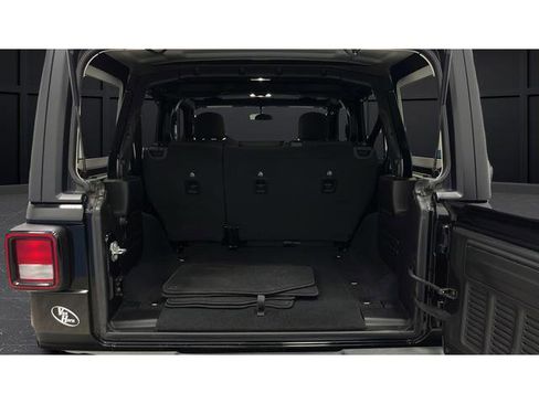 Used 2022 Jeep Wrangler Unlimited Sport image 26