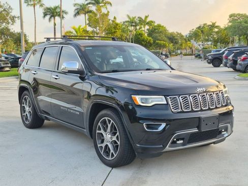 Used 2020 Jeep Grand Cherokee Overland AWD/4WD image 3