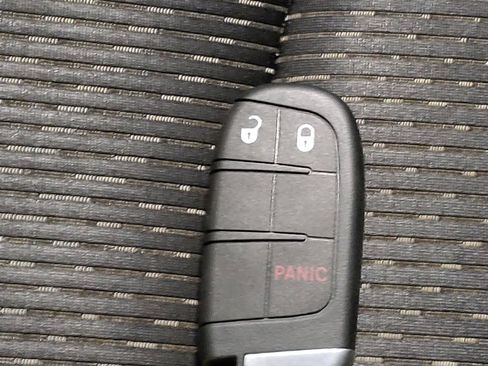 Used 2019 Dodge Journey SE image 32