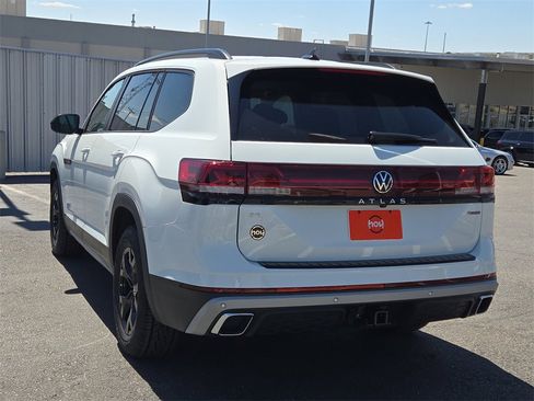 New 2025 Volkswagen Atlas Peak Edition SE image 8