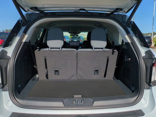 New 2026 Ford Explorer Active RWD image 13