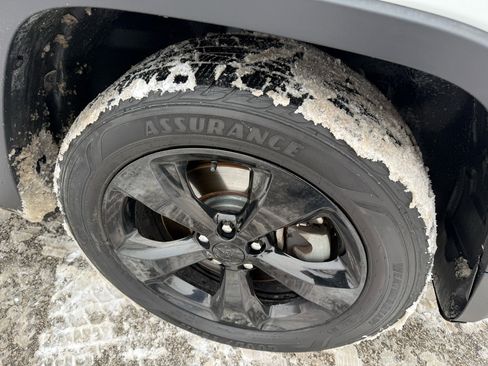 Used 2018 Jeep Cherokee High Altitude w/ Luxury Group image 9