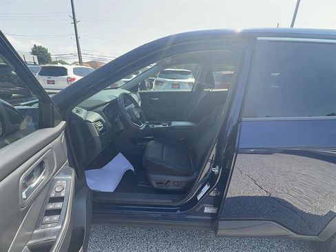 Used 2024 Nissan Rogue SV AWD/4WD image 12
