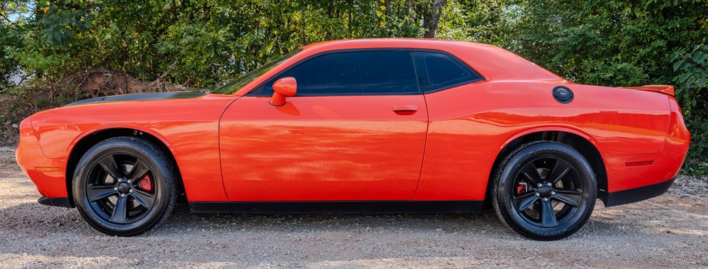 Used 2022 Dodge Challenger SXT RWD image 2