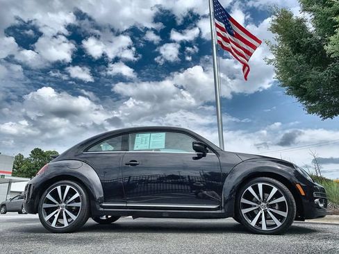 Used 2018 Volkswagen Beetle 2.0T SE FWD image 9