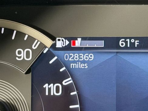 Used 2023 Land Rover Defender 110 X-Dynamic SE image 19