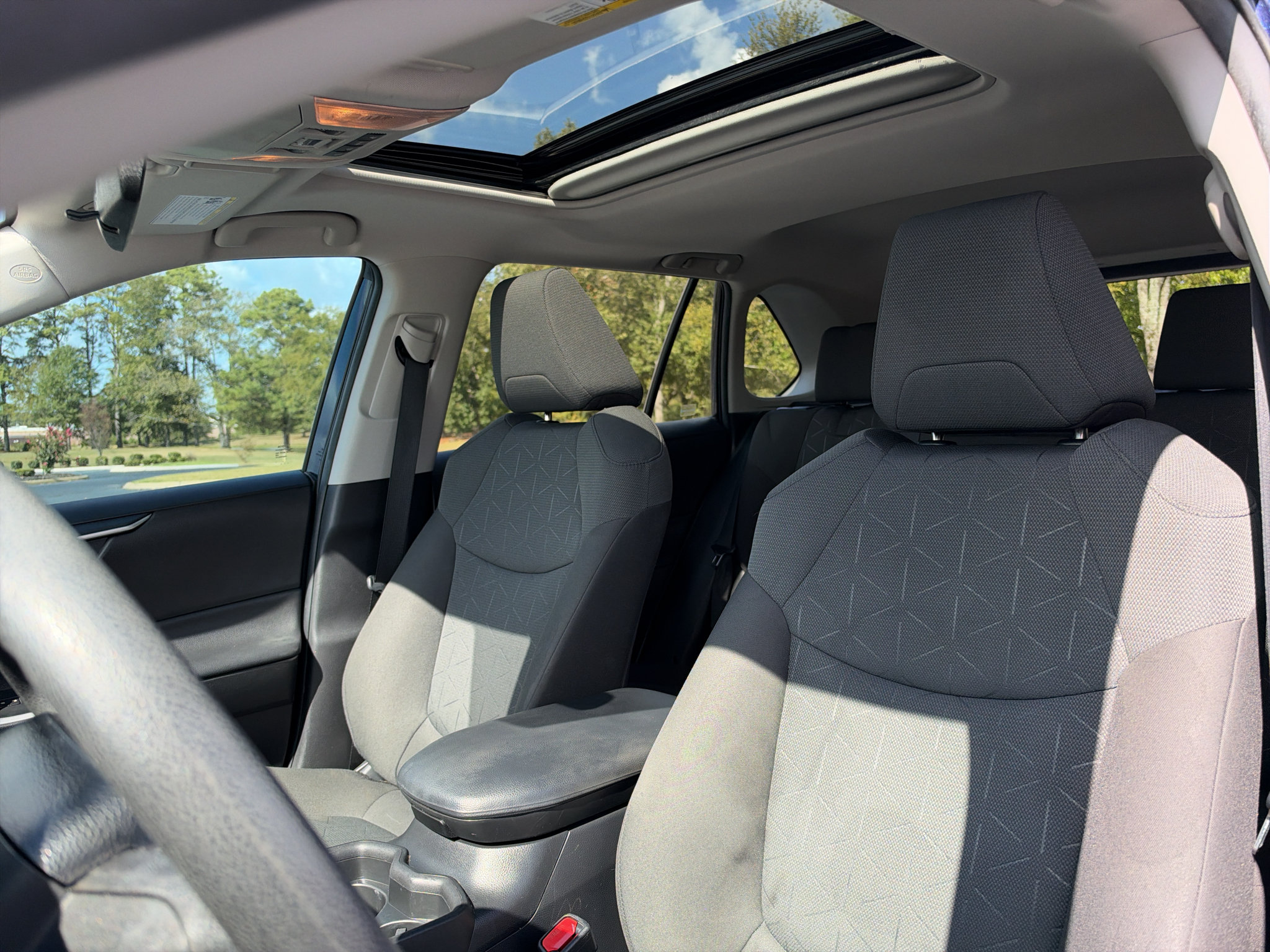 Used 2021 Toyota RAV4 XLE w/ Convenience Package FWD image 13