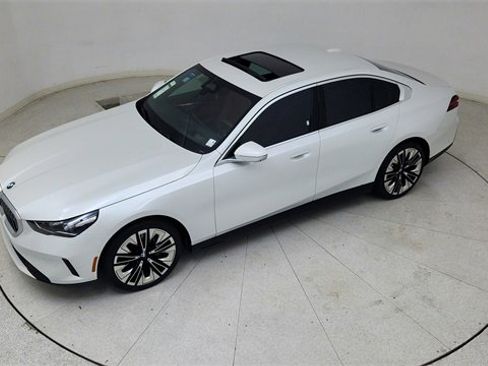 Used 2025 BMW 540i xDrive image 77