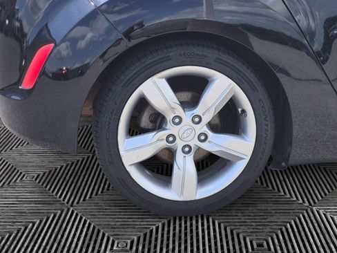 Used 2014 Hyundai Veloster w/ Style Package 02 FWD image 9
